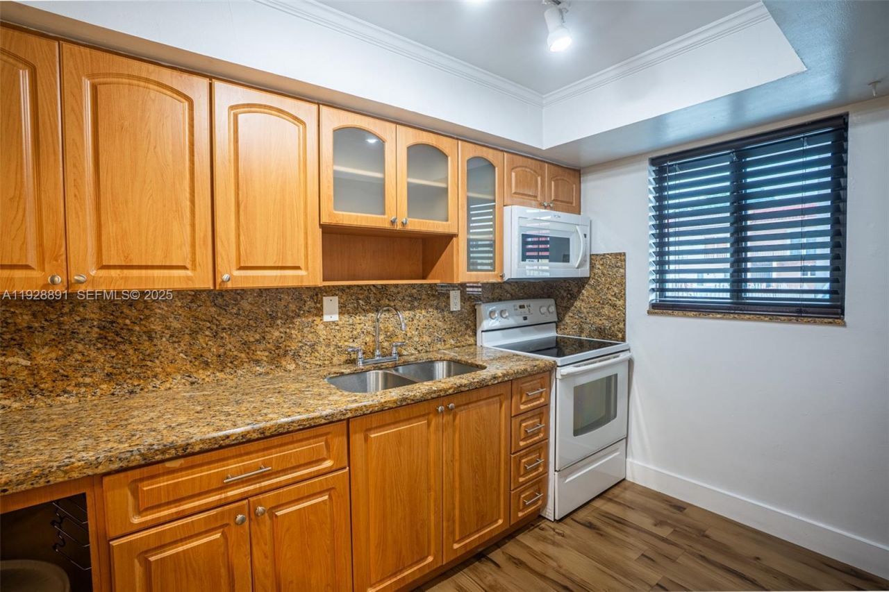 895 W 80th Pl, Hialeah, FL 33014 Photo