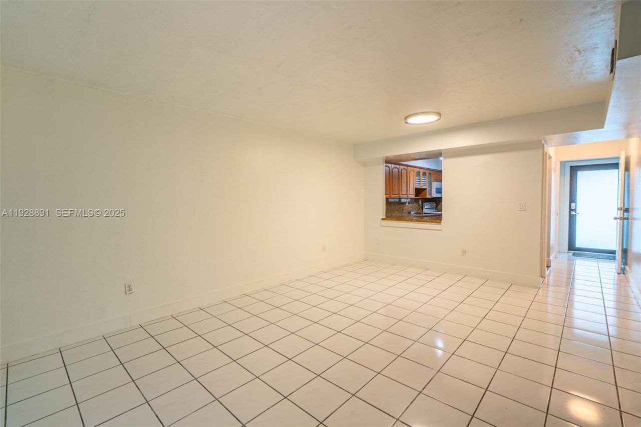 895 W 80th Pl, Hialeah, FL 33014 Photo