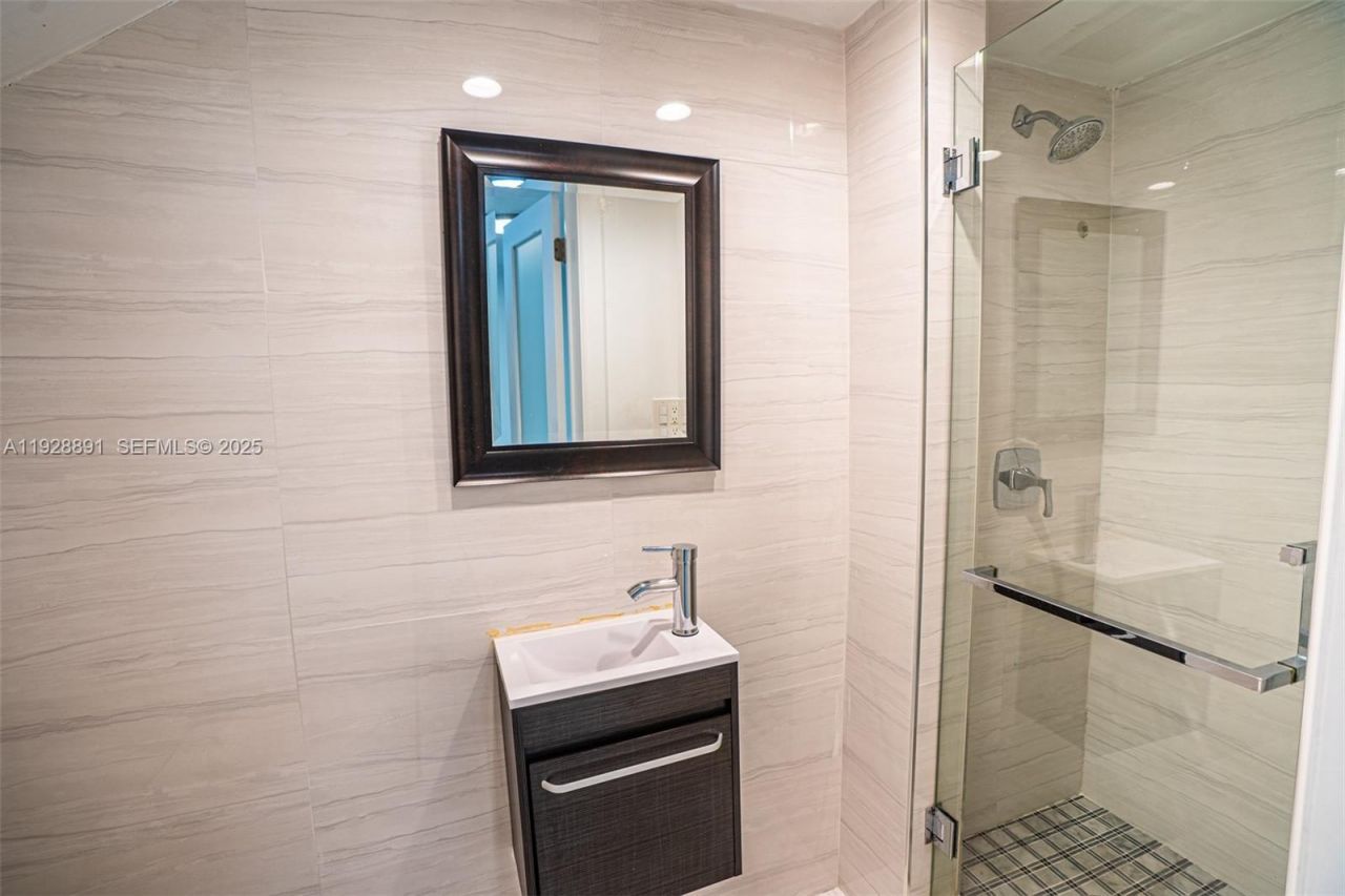 895 W 80th Pl, Hialeah, FL 33014 Photo