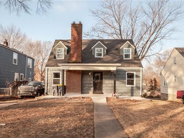 6340 College Avenue, Kansas City, MO 64132