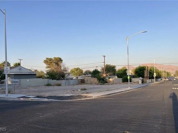 200 N 18TH STREET, Las Vegas, NV 89101