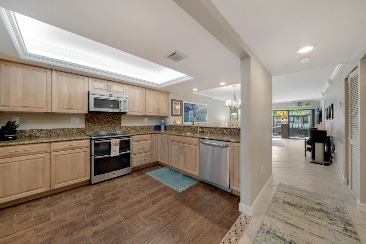 83201 Old Highway, Unit 301, Islamorada, FL 33036 Photo