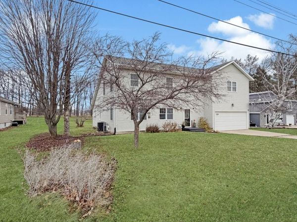 2128 Lancaster Heights Road, Freeport, IL 61032