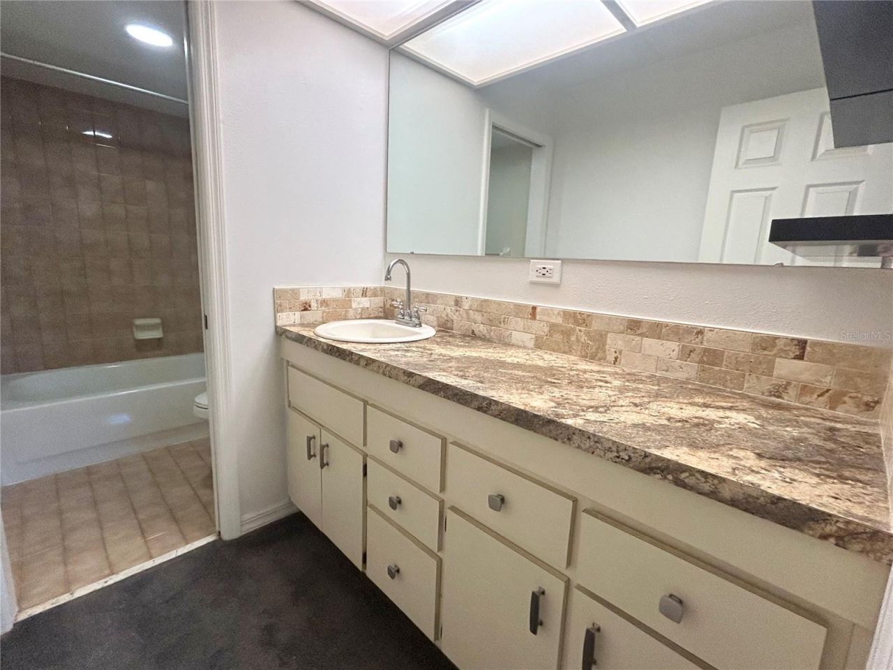 2275 62nd Avenue N, Unit 101, Saint Petersburg, FL 33702 Photo