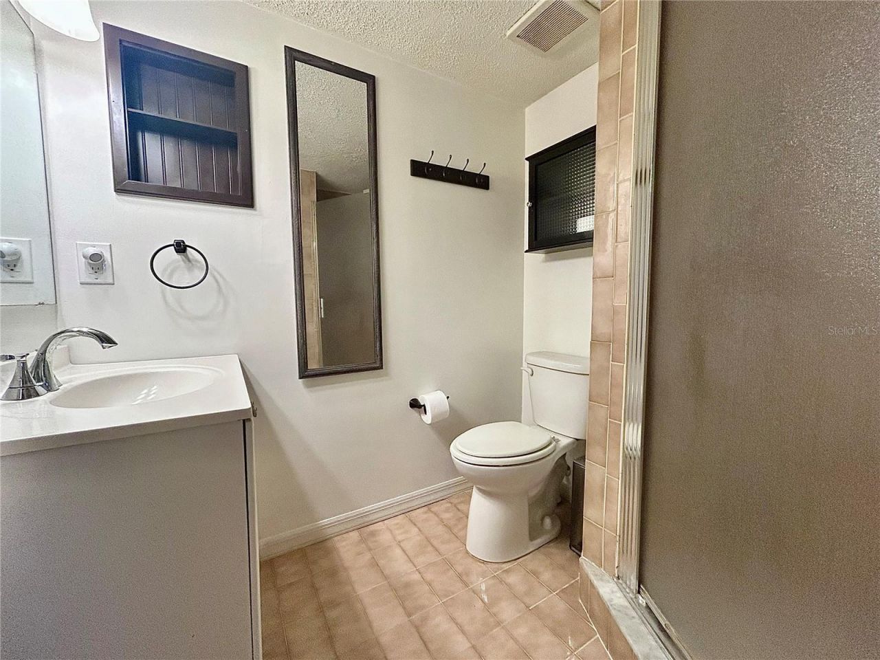 2275 62nd Avenue N, Unit 101, Saint Petersburg, FL 33702 Photo