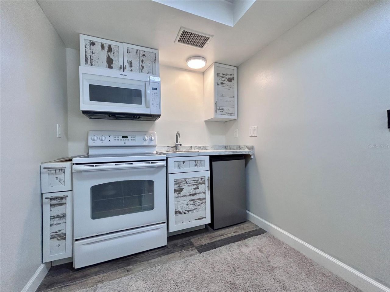 2275 62nd Avenue N, Unit 101, Saint Petersburg, FL 33702 Photo