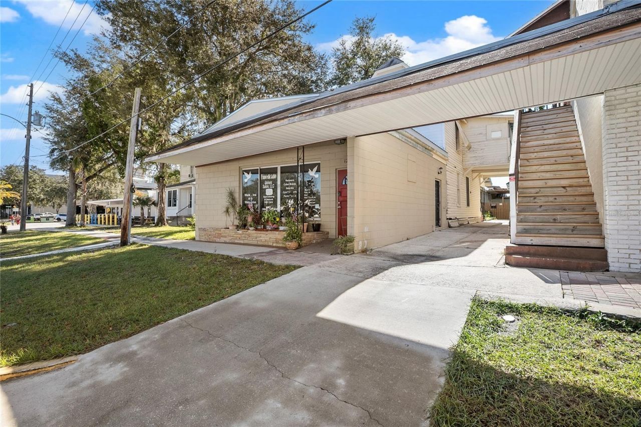 128 E Rich Avenue, Deland, FL 32724 Photo