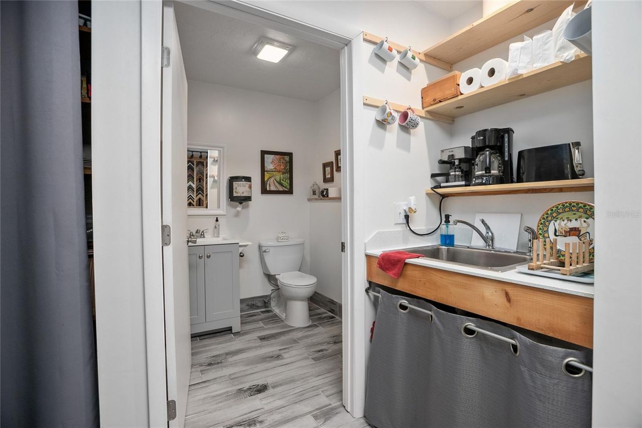 128 E Rich Avenue, Deland, FL 32724 Photo