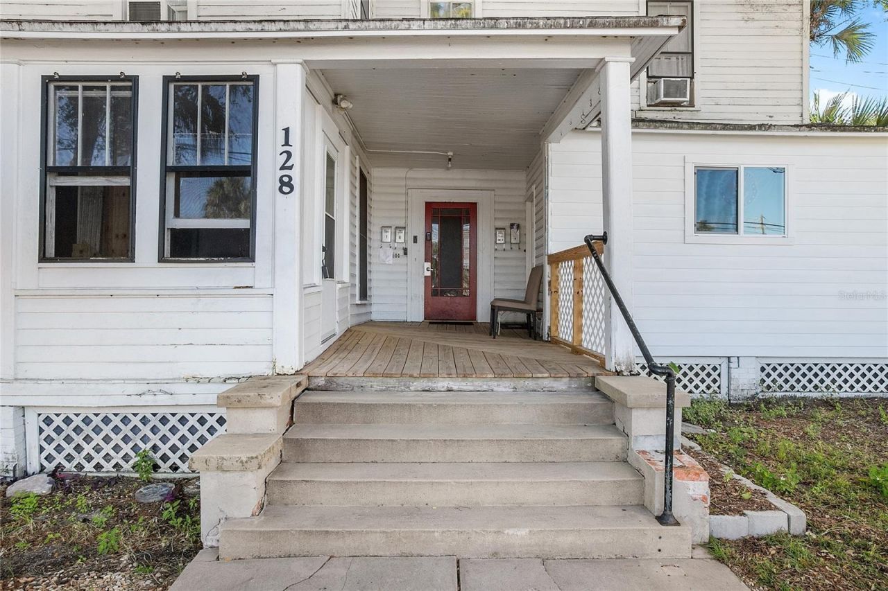 128 E Rich Avenue, Deland, FL 32724 Photo