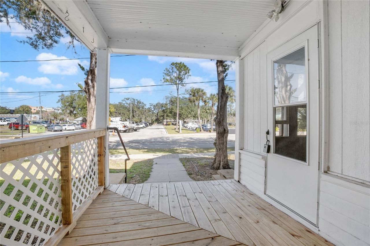 128 E Rich Avenue, Deland, FL 32724 Photo