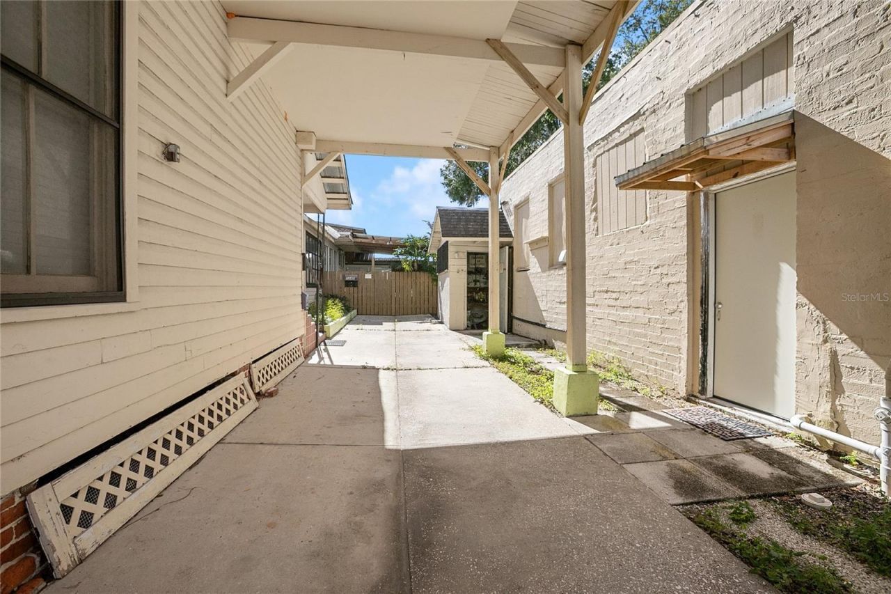 128 E Rich Avenue, Deland, FL 32724 Photo