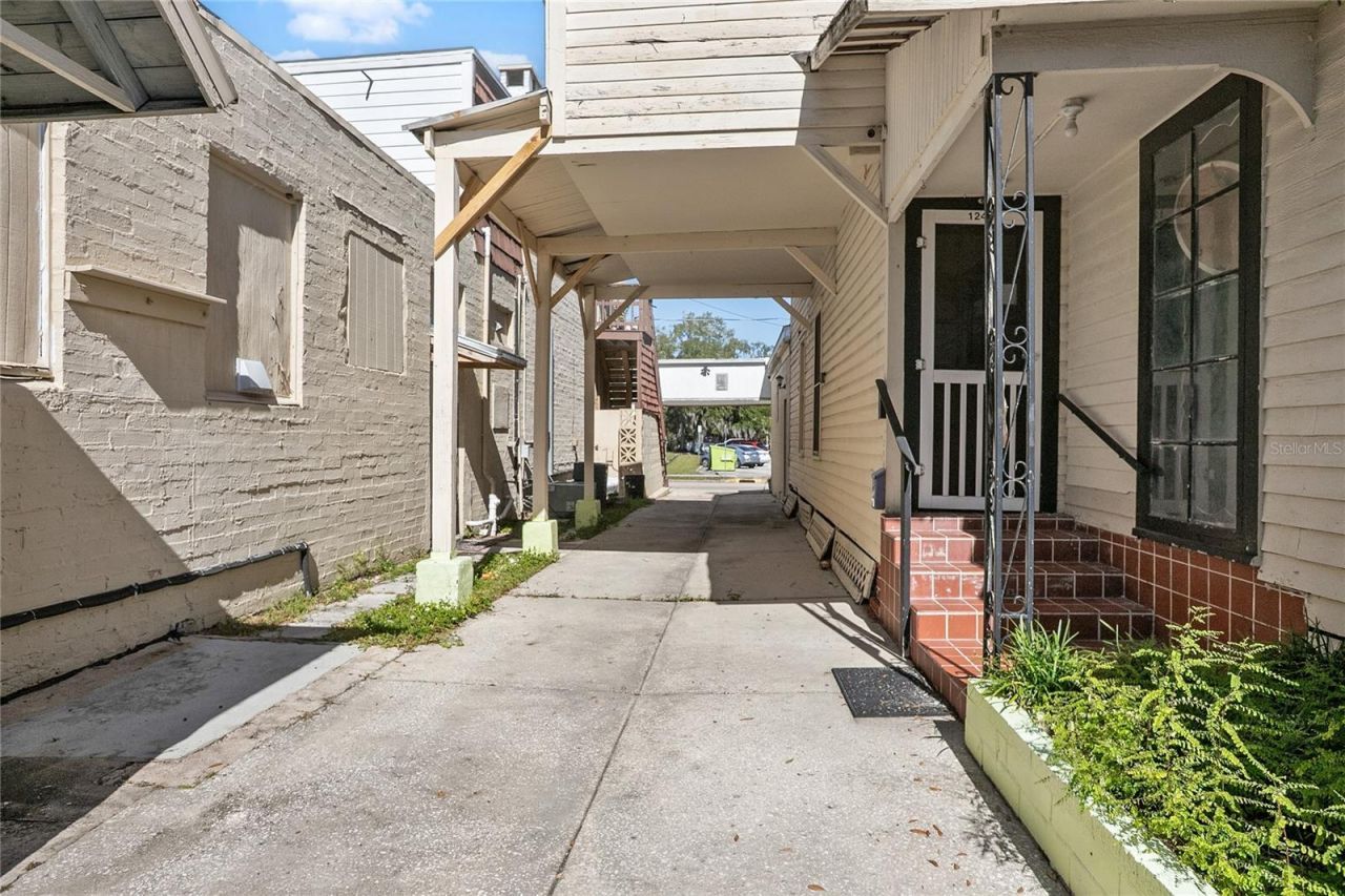 128 E Rich Avenue, Deland, FL 32724 Photo