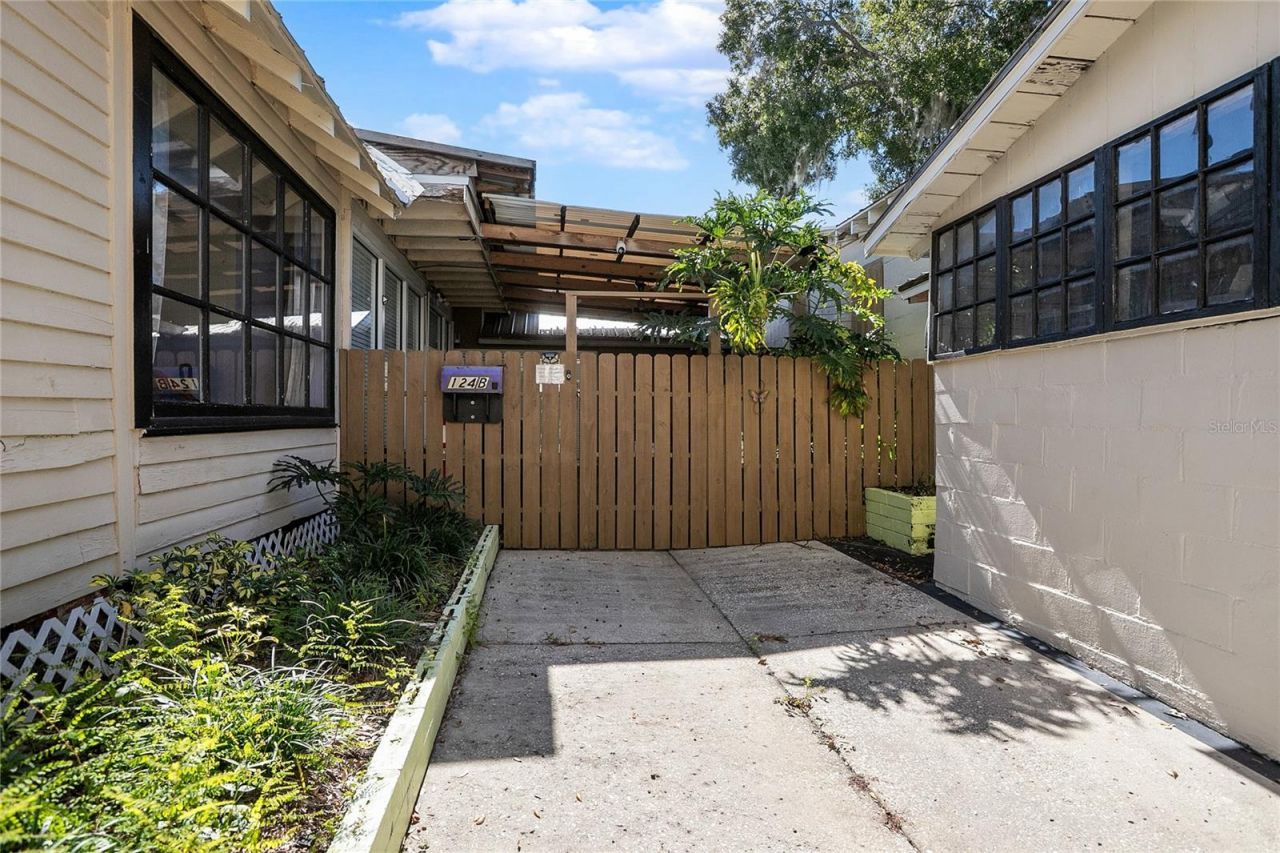 128 E Rich Avenue, Deland, FL 32724 Photo