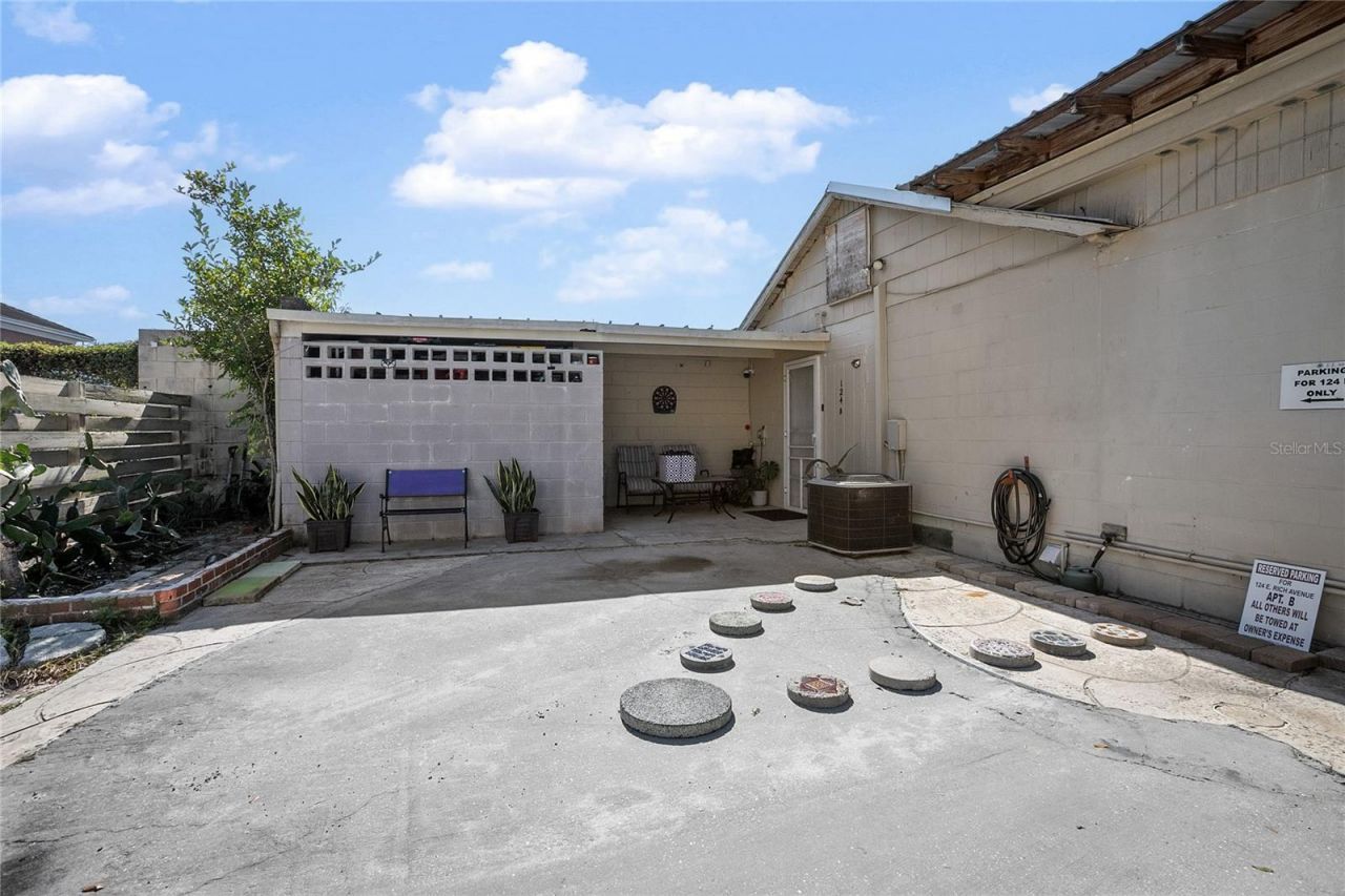 128 E Rich Avenue, Deland, FL 32724 Photo