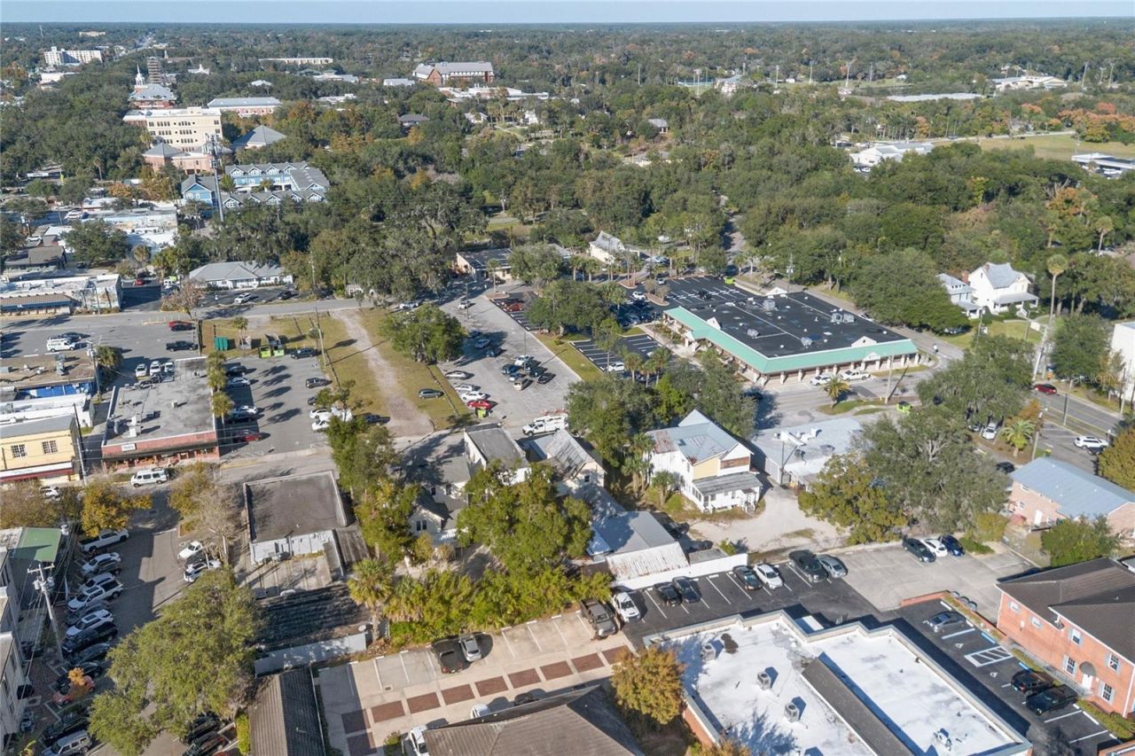 128 E Rich Avenue, Deland, FL 32724 Photo