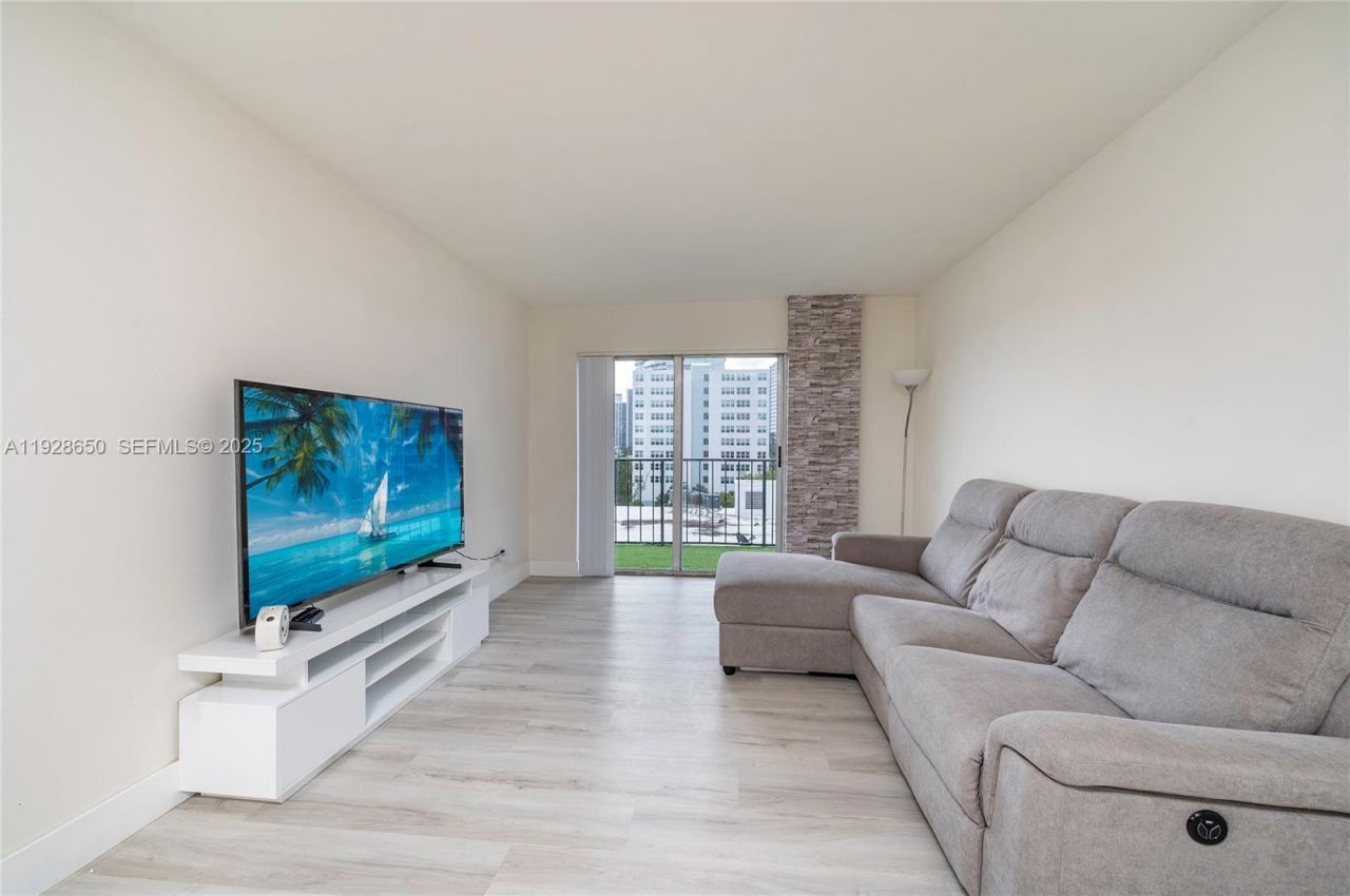 899 West Ave, Unit 7E, Miami Beach, FL 33139 Photo