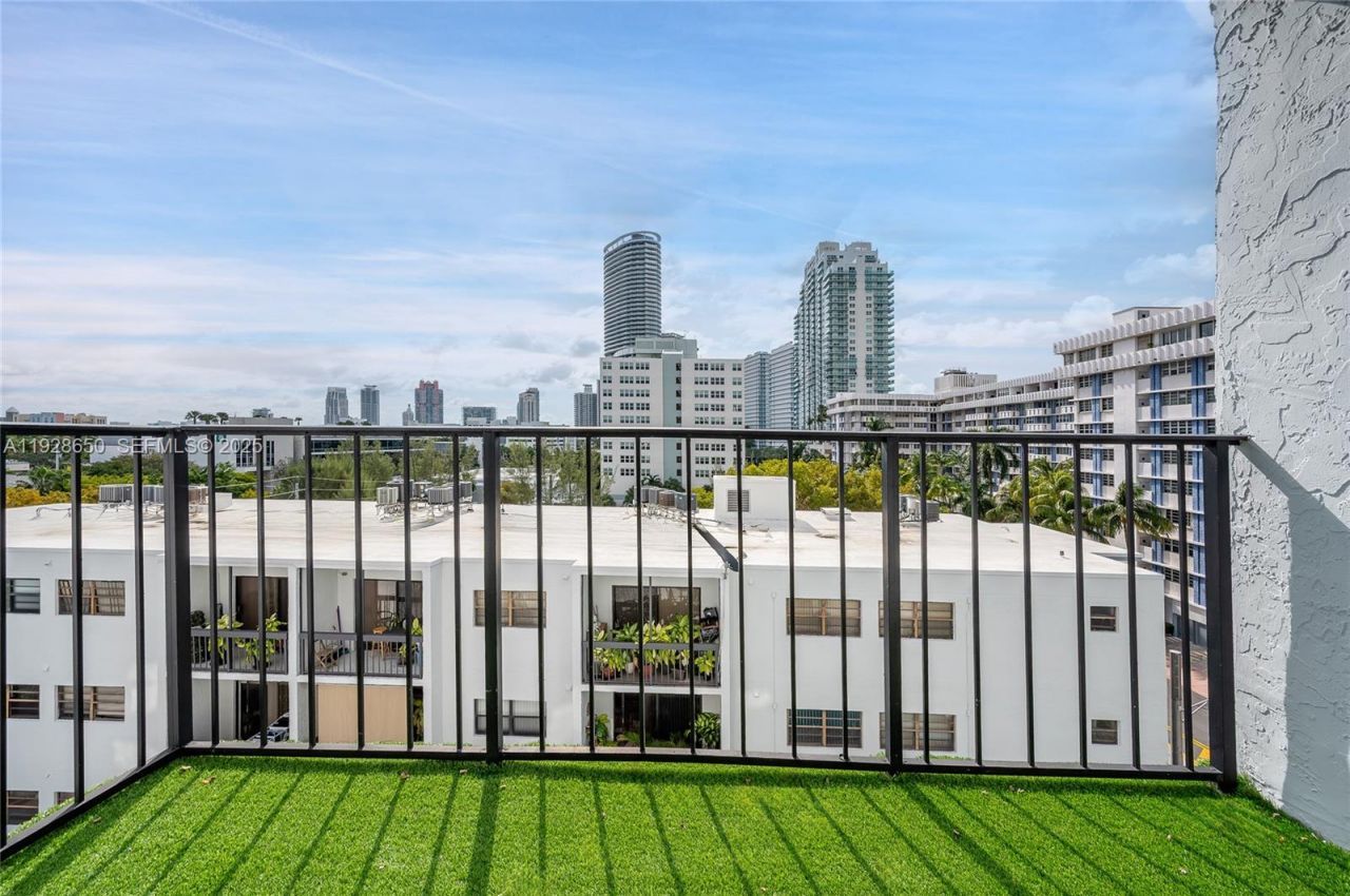 899 West Ave, Unit 7E, Miami Beach, FL 33139 Photo