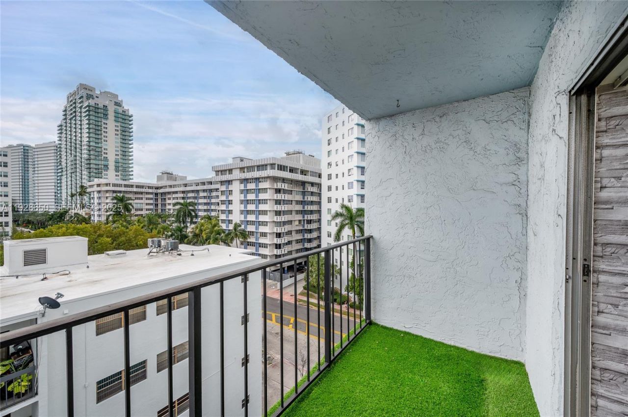 899 West Ave, Unit 7E, Miami Beach, FL 33139 Photo