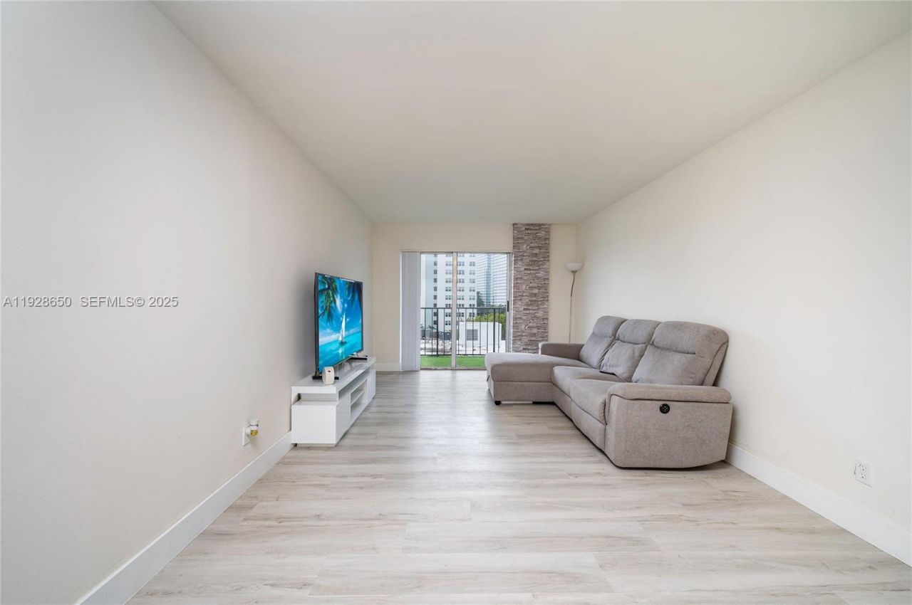 899 West Ave, Unit 7E, Miami Beach, FL 33139 Photo
