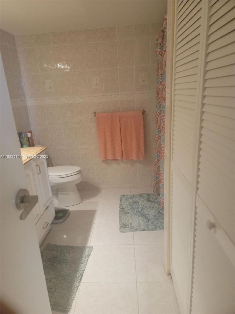 800 Parkview Dr, Unit 1018, Hallandale Beach, FL 33009 Photo