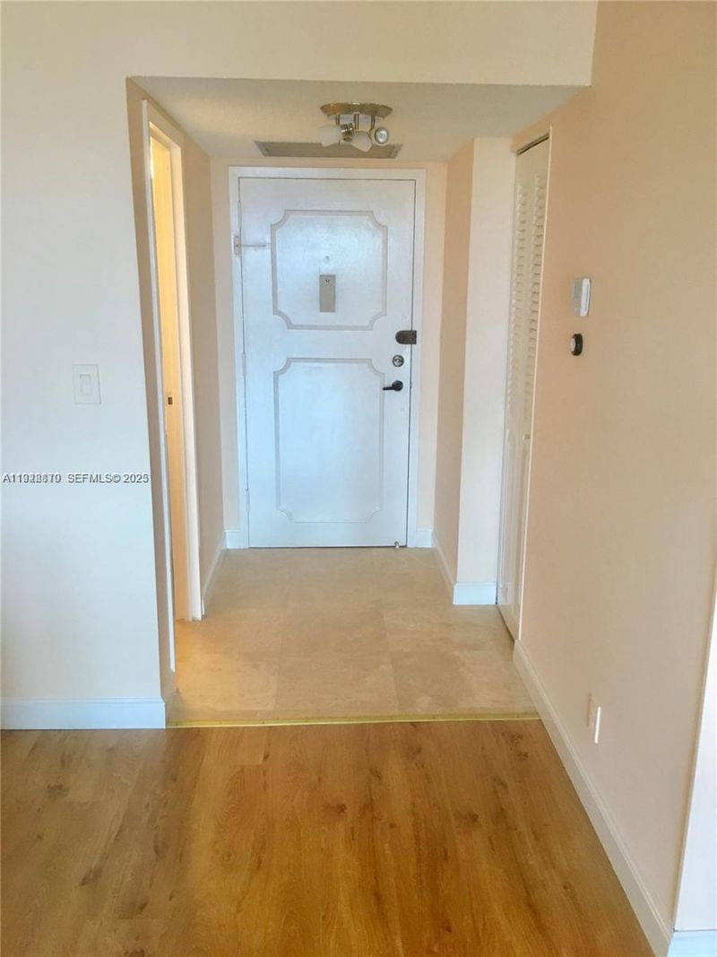 800 Parkview Dr, Unit 1018, Hallandale Beach, FL 33009 Photo