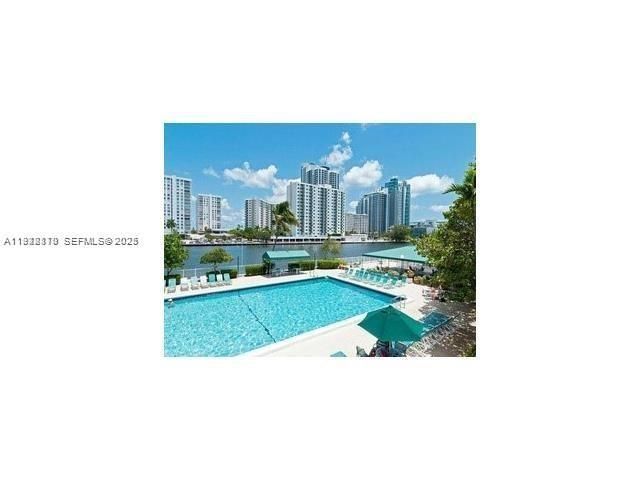800 Parkview Dr, Unit 1018, Hallandale Beach, FL 33009 Photo