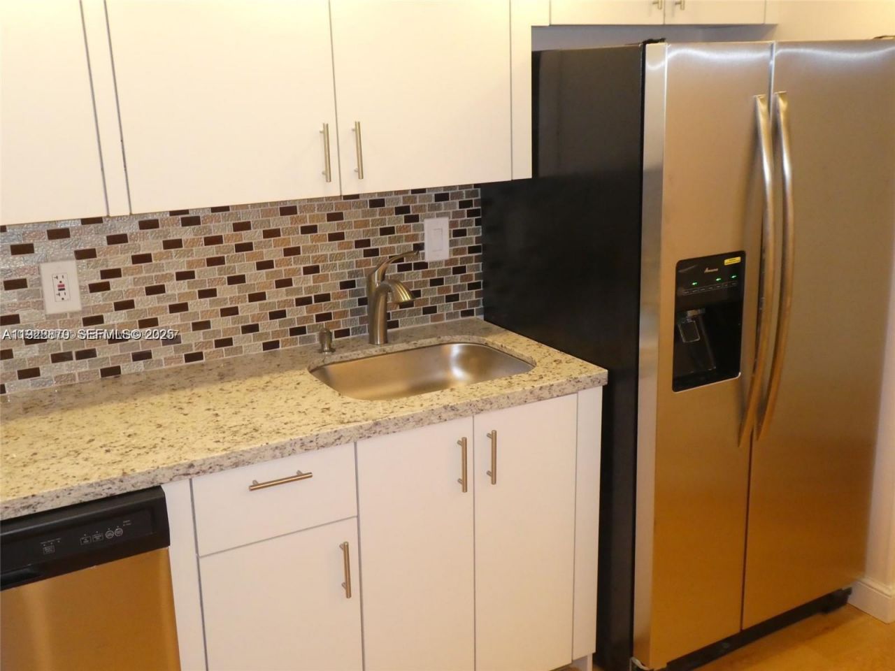 800 Parkview Dr, Unit 1018, Hallandale Beach, FL 33009 Photo