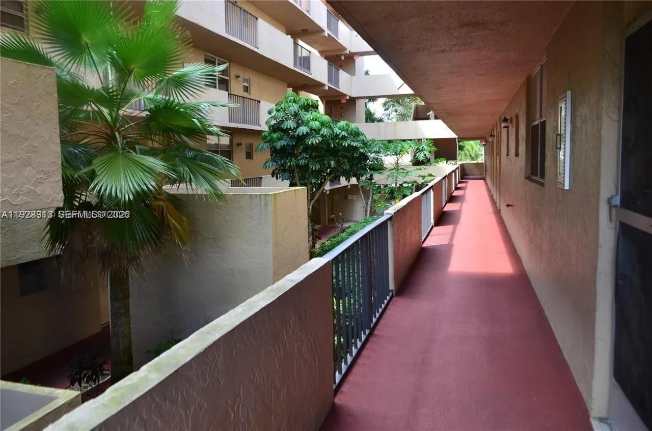 403 NW 68th Ave, Unit 206, Plantation, FL 33317 Photo