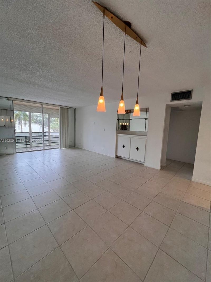 403 NW 68th Ave, Unit 206, Plantation, FL 33317 Photo