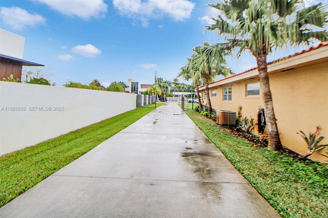 50 SW 130th Ave, Miami, FL 33184 Photo