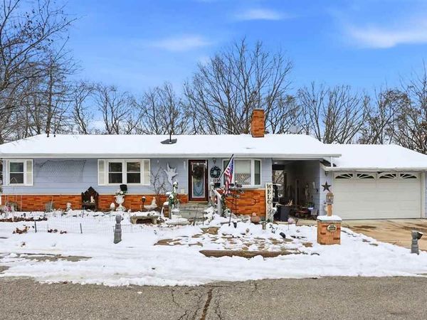 1233 Ridge Rd., Columbus Junction, IA 52738