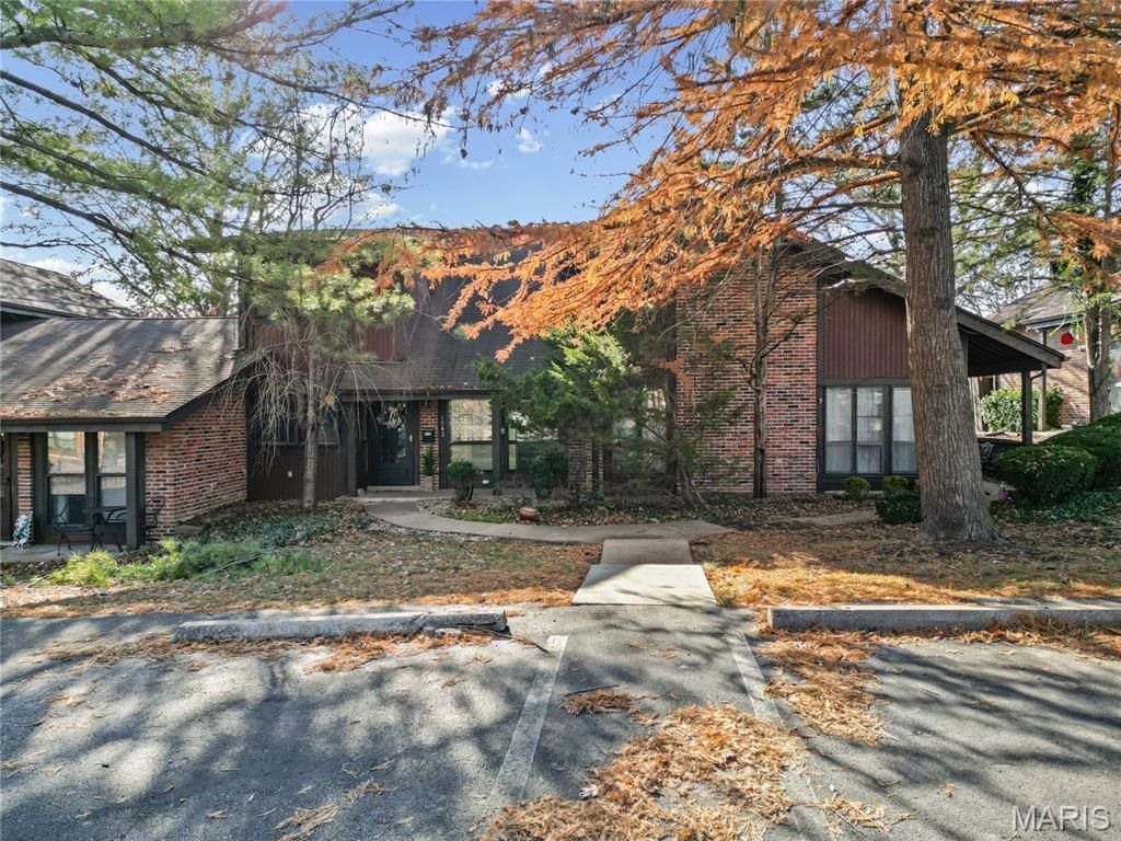 1042 Humber Circle, Saint Louis, MO 63129 Main Photo