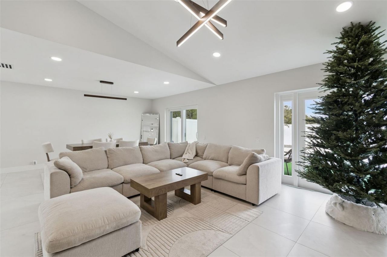 7853 Sundown Drive, Saint Petersburg, FL 33709 Photo