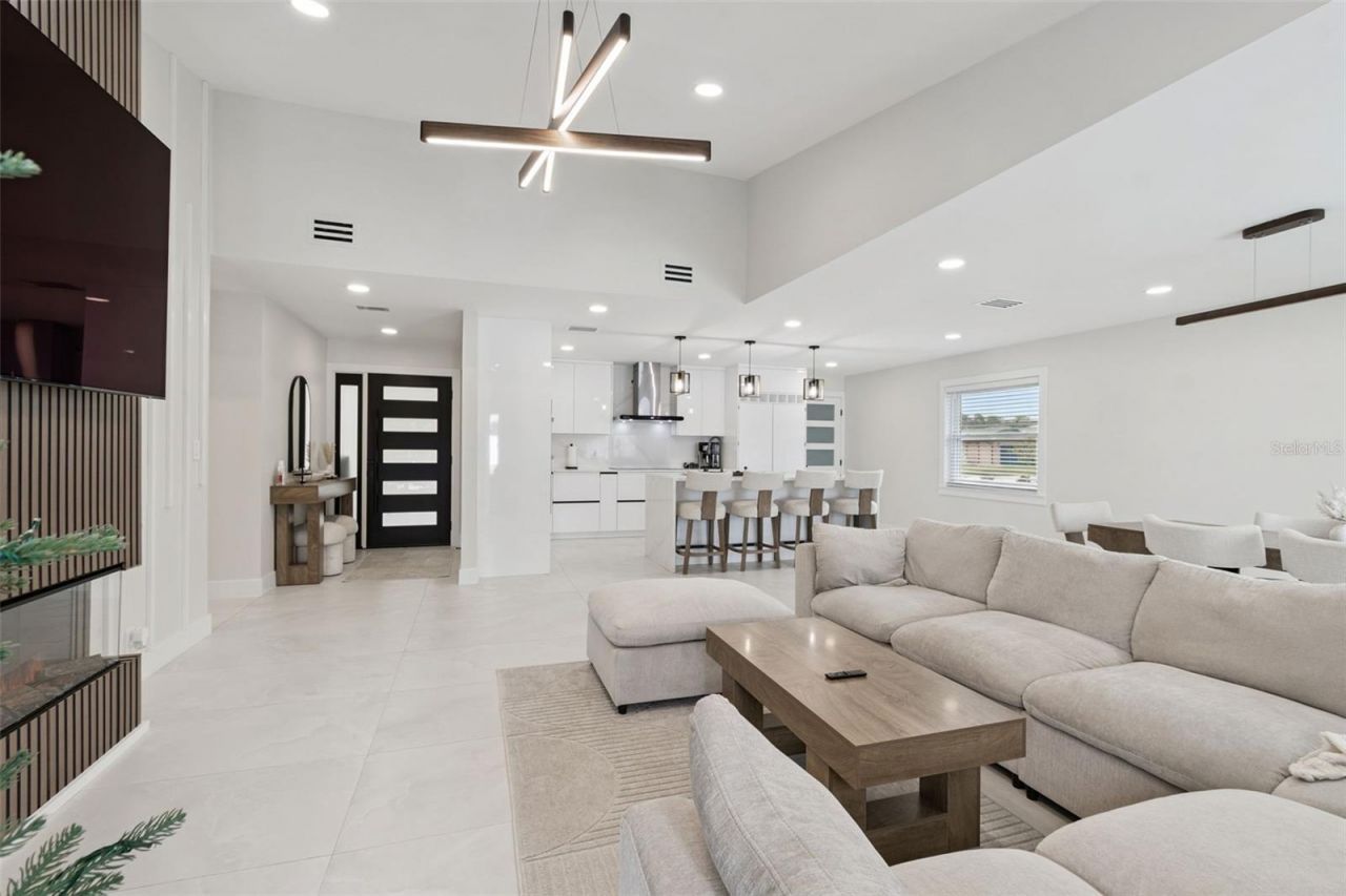 7853 Sundown Drive, Saint Petersburg, FL 33709 Photo