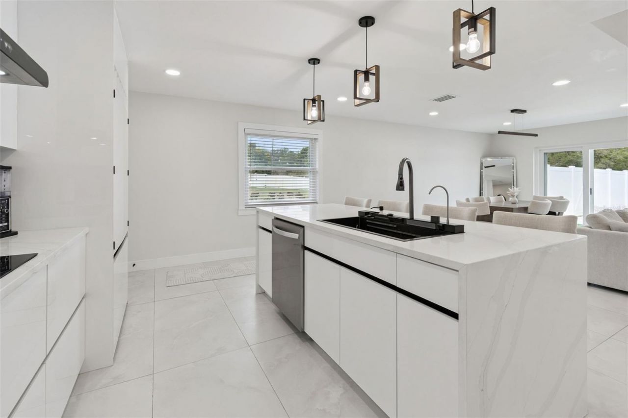 7853 Sundown Drive, Saint Petersburg, FL 33709 Photo