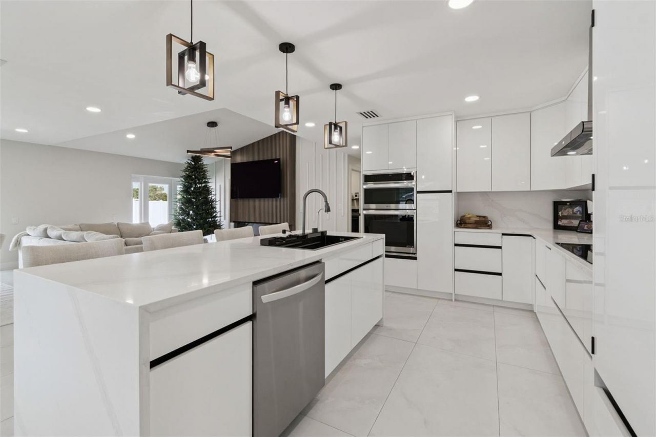 7853 Sundown Drive, Saint Petersburg, FL 33709 Photo