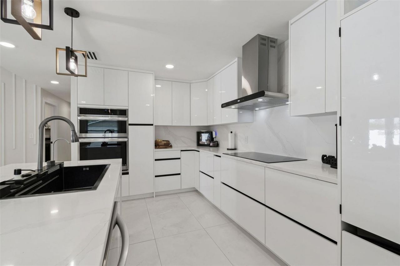 7853 Sundown Drive, Saint Petersburg, FL 33709 Photo