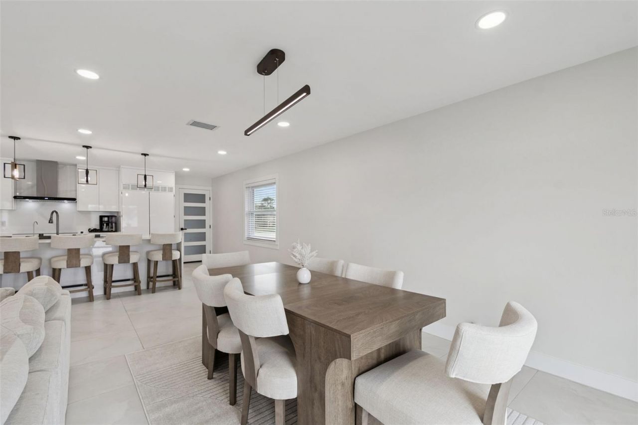 7853 Sundown Drive, Saint Petersburg, FL 33709 Photo