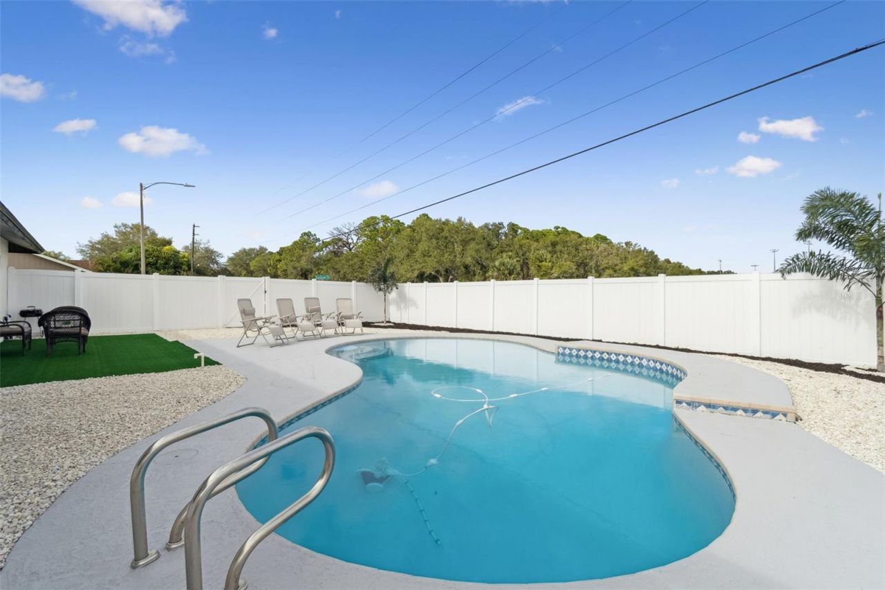 7853 Sundown Drive, Saint Petersburg, FL 33709 Photo
