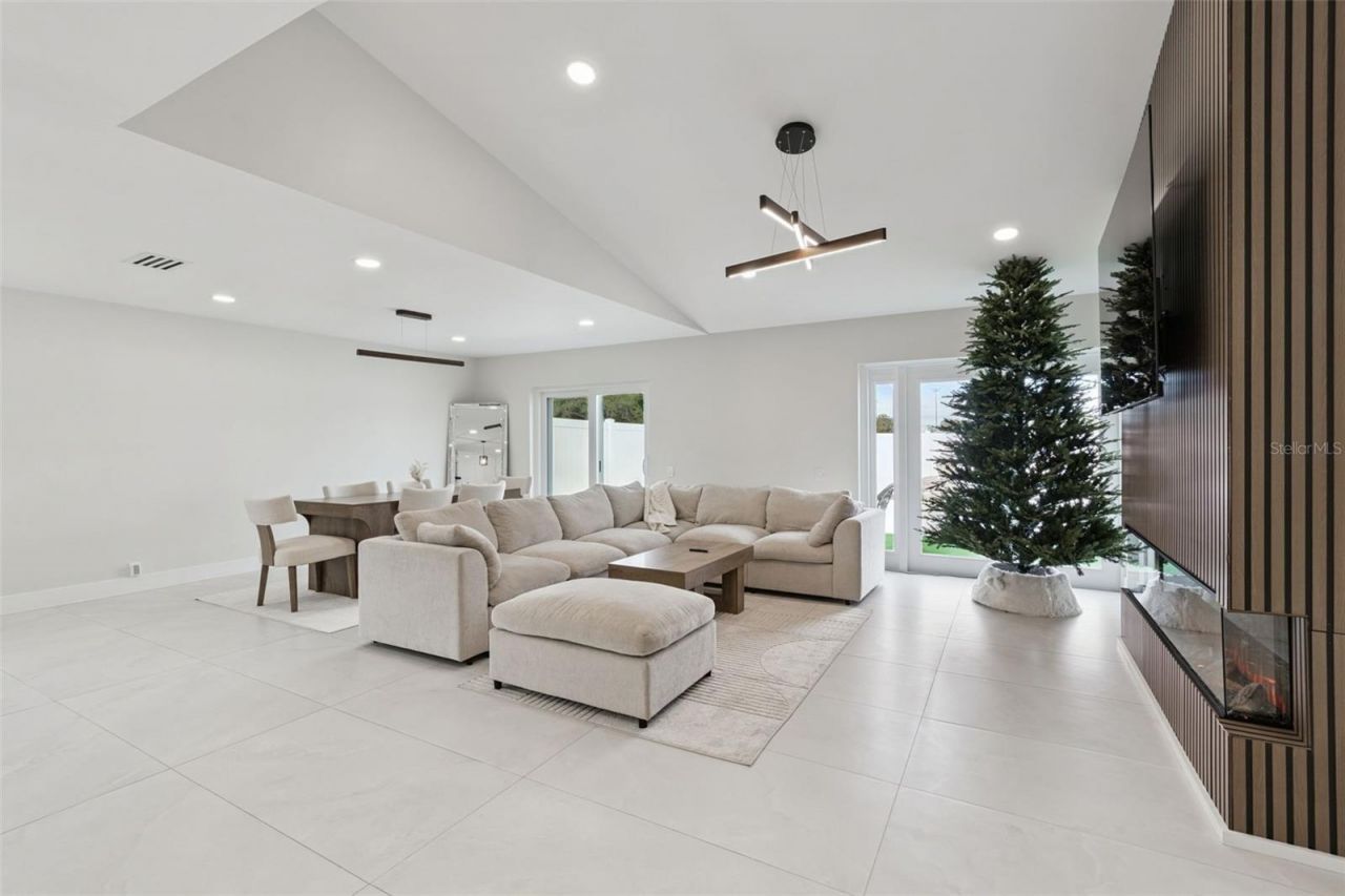 7853 Sundown Drive, Saint Petersburg, FL 33709 Photo