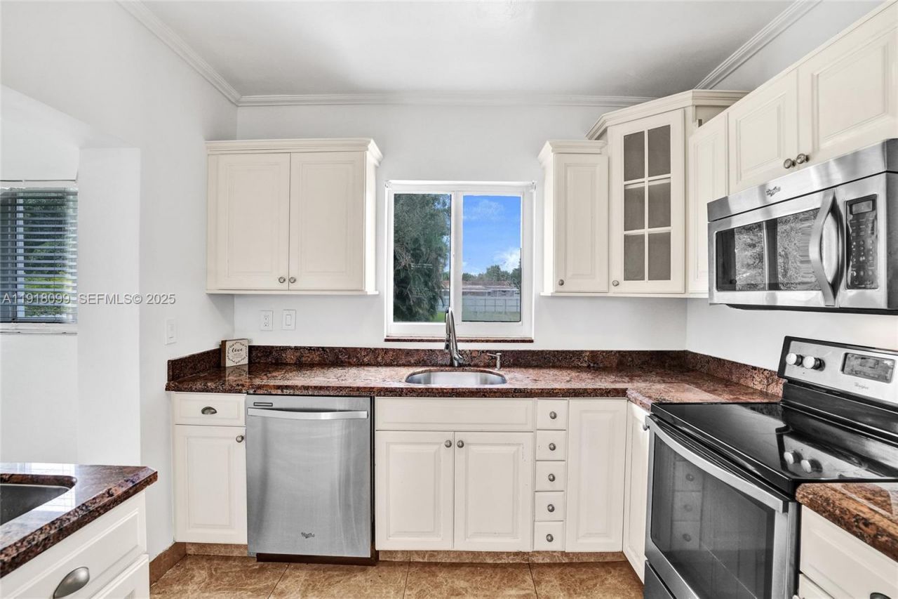 5801 SW 20th St, Miami, FL 33155 Photo