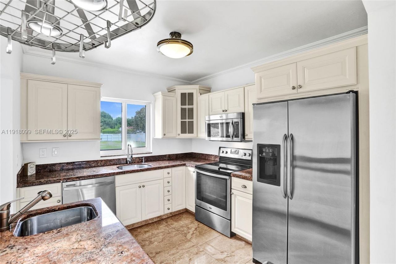 5801 SW 20th St, Miami, FL 33155 Photo