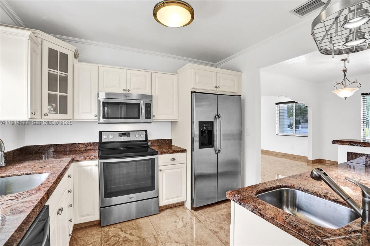 5801 SW 20th St, Miami, FL 33155 Photo