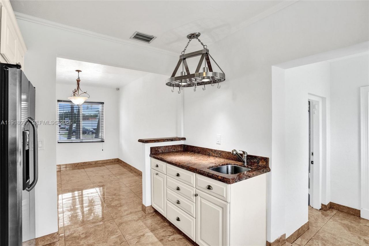 5801 SW 20th St, Miami, FL 33155 Photo