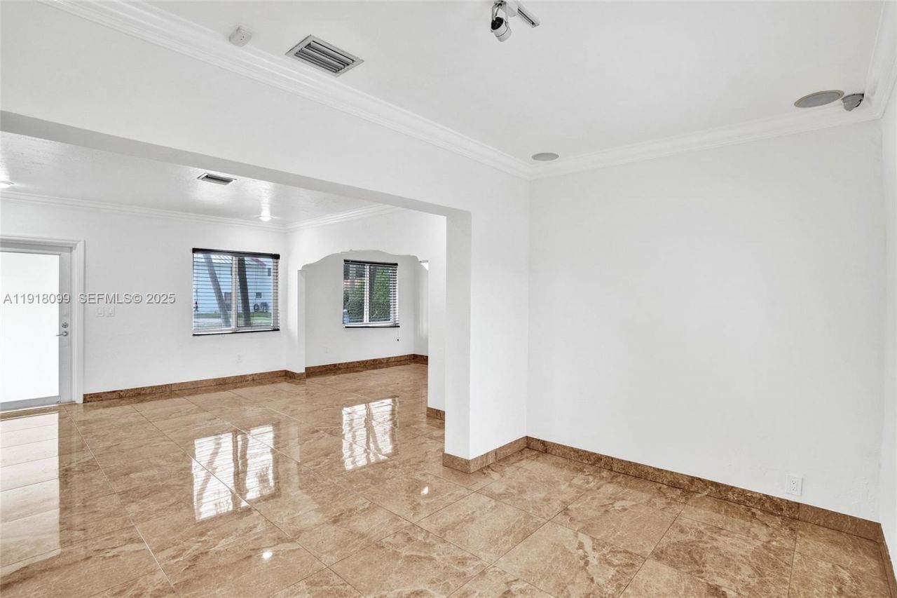 5801 SW 20th St, Miami, FL 33155 Photo