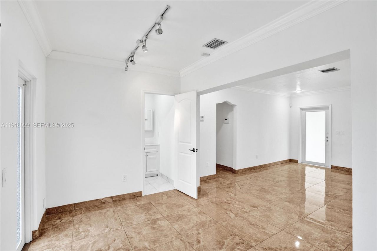 5801 SW 20th St, Miami, FL 33155 Photo