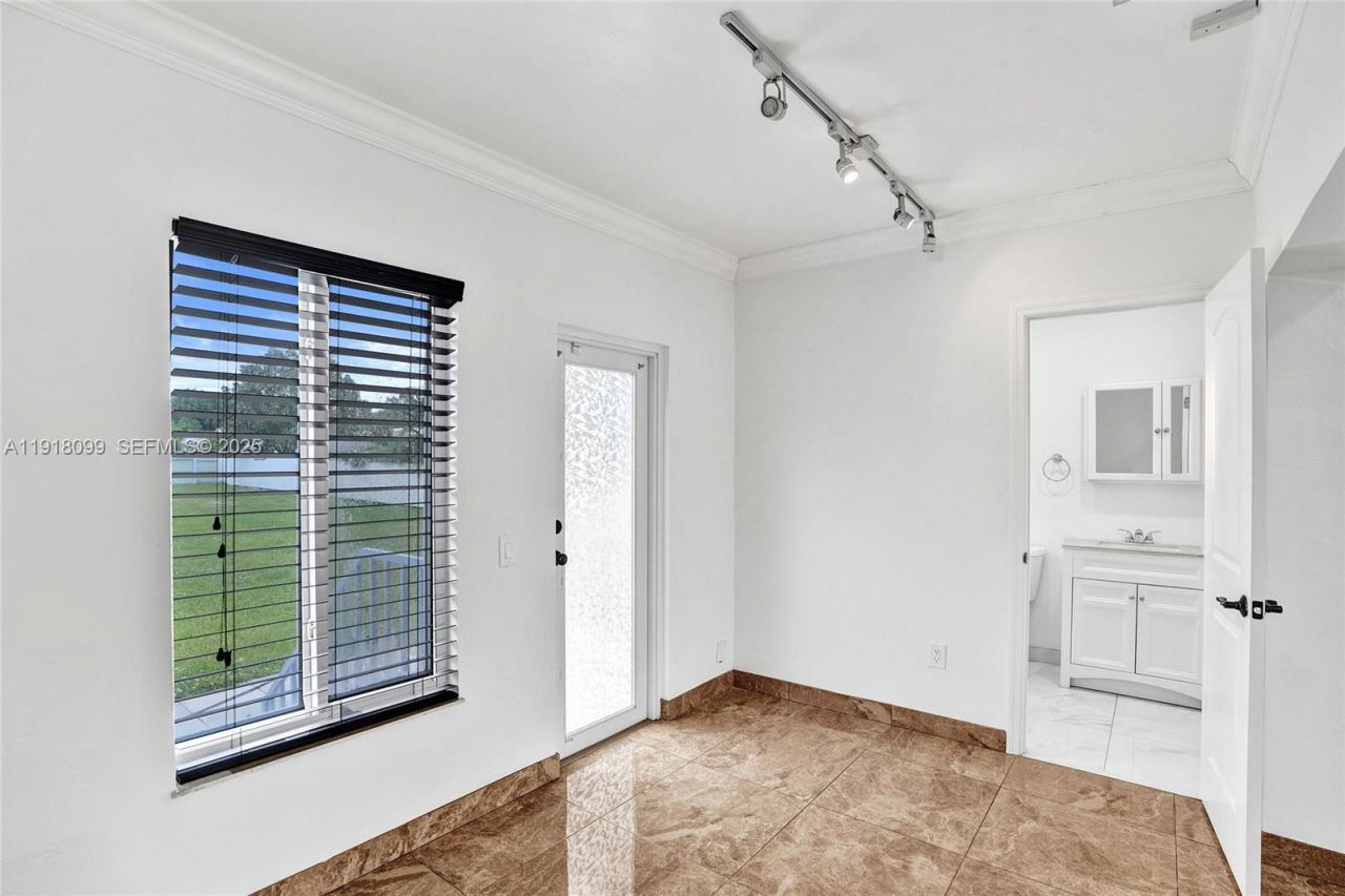 5801 SW 20th St, Miami, FL 33155 Photo