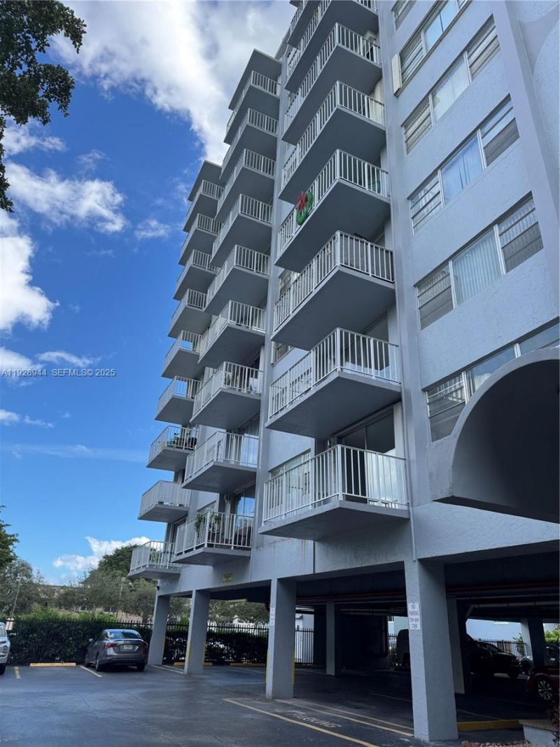 1470 NE 125th Ter, Unit 205, North Miami, FL 33161 Photo