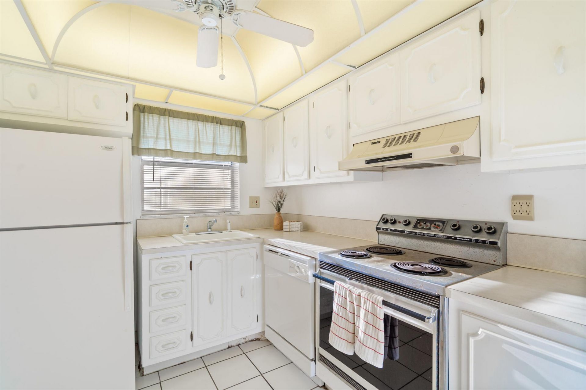 3000 Sunrise Lakes Drive E, Unit 204, Sunrise, FL 33322 Photo