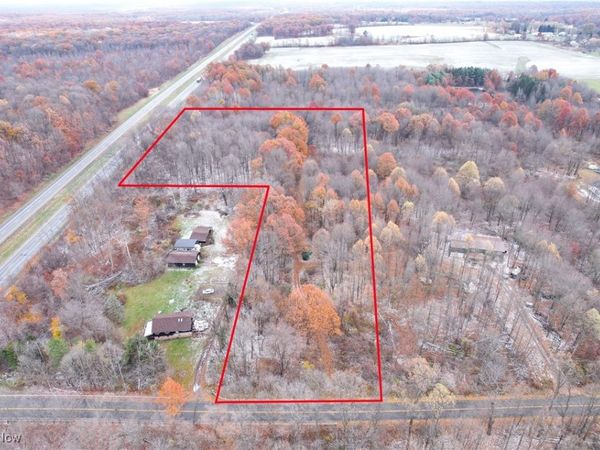 John Thomas Road, Ravenna, OH 44266